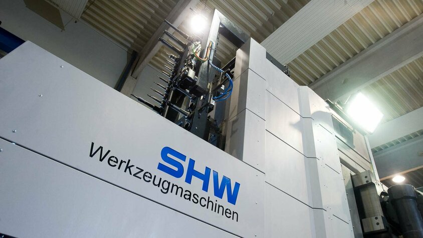 Automatischer Werkzeugwechsler einer SHW UFZ 7 Fräsmaschine sorgt für hohe effizienz in der Zespanung